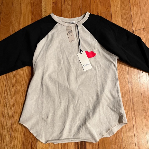 New Anthropologie Clare V. Lips Graphic Baseball Tee NEW Size XS X-Small t-shirt - Picture 2 of 4